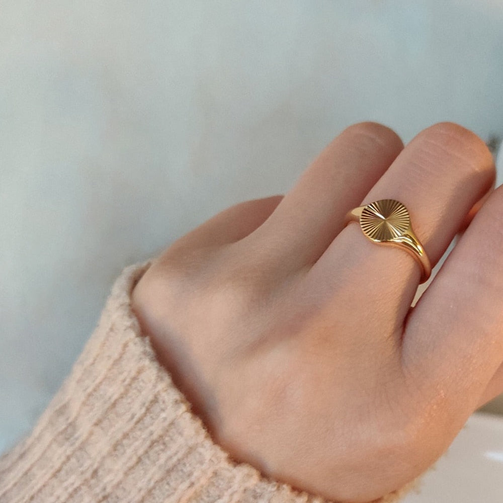Sun Signet Ring - Wrenlee