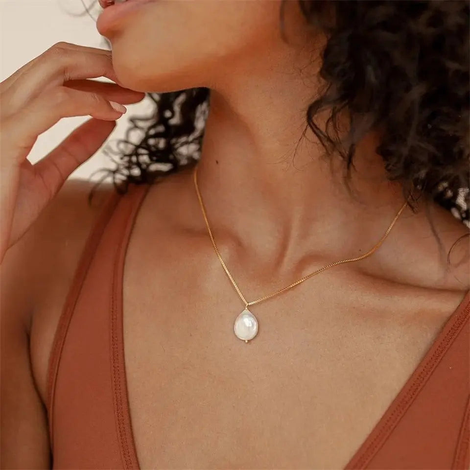 Oval Pearl Pendant Necklace