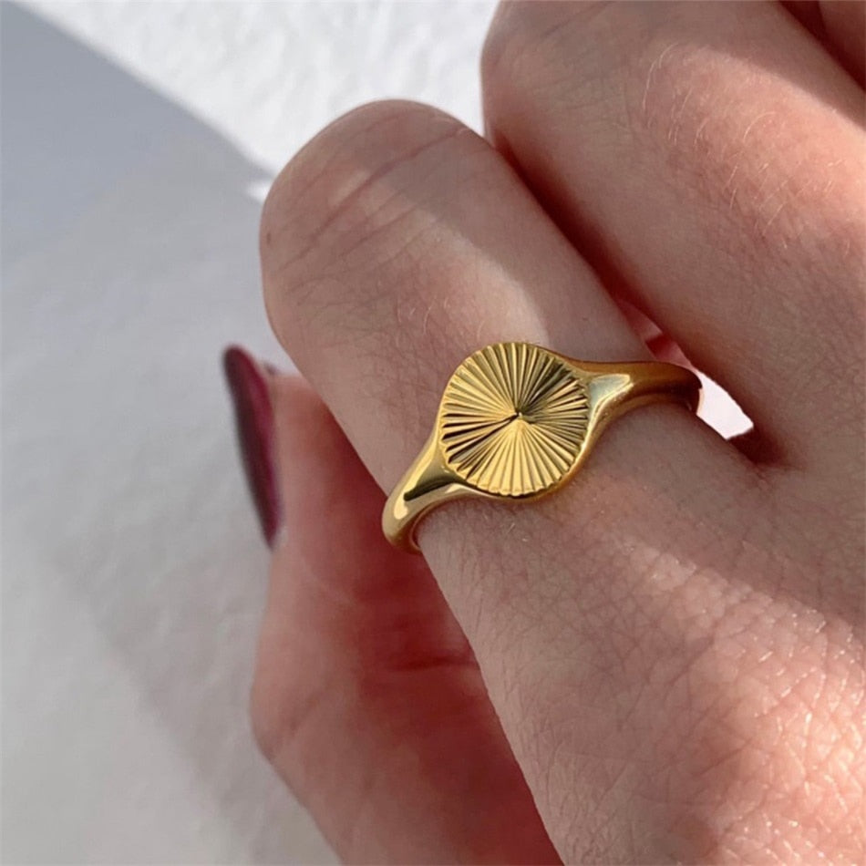 Sun Signet Ring - Wrenlee