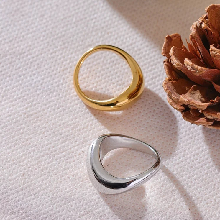 Minimalist Geometric Ring