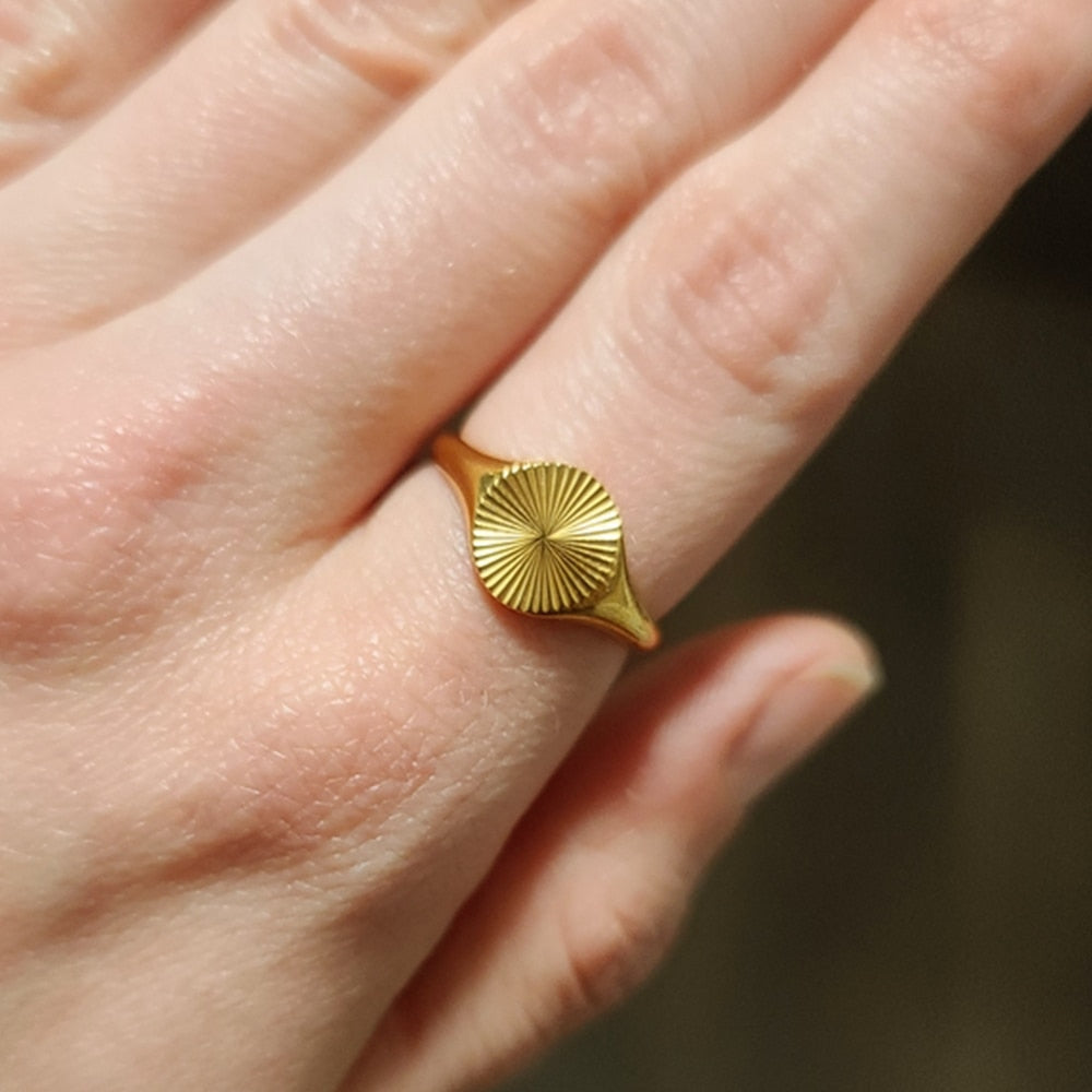 Sun Signet Ring - Wrenlee