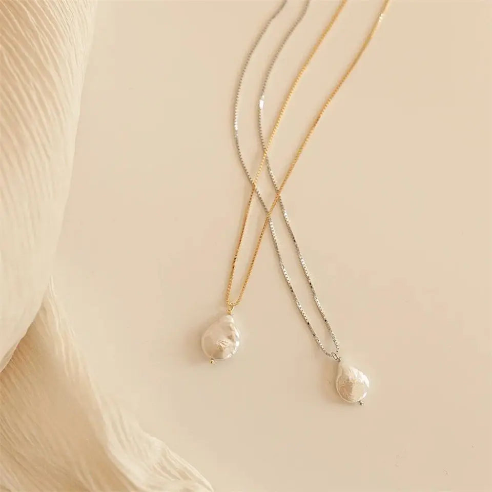 Oval Pearl Pendant Necklace