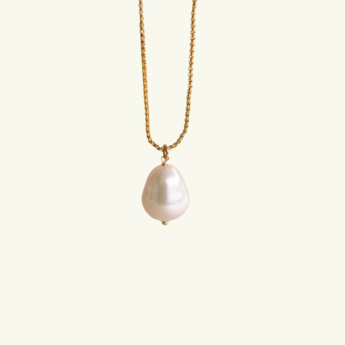 Oval Pearl Pendant Necklace